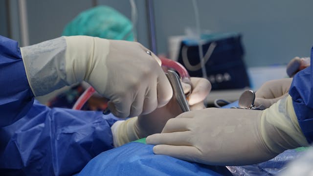 نائب وزير التعليم للجامعات والبحث والابتكار يلتقي الرئيس التنفيذي لـ”سابك” لتعزيز التعاون المشترك2